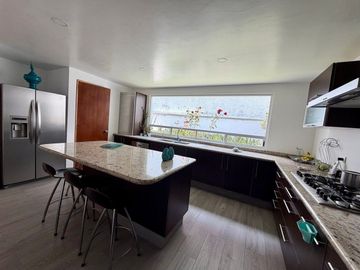 Casa en renta, en una de las mejores privadas en interlomas.