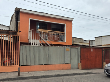 SE VENDE CASA EN ARTURO PÉREZ CANTO
