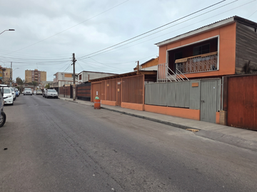 SE VENDE CASA EN ARTURO PÉREZ CANTO