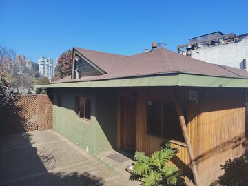 ARRIENDO AMPLIA CASA EN CENTRO TURÍSTICO DE REÑACA