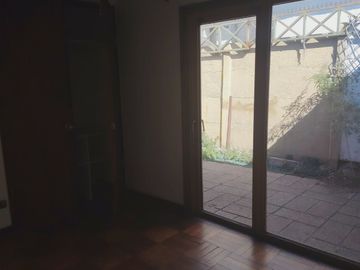 ARRIENDO AMPLIA CASA EN CENTRO TURÍSTICO DE REÑACA