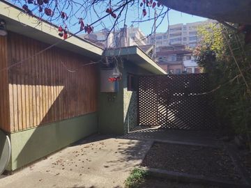 ARRIENDO AMPLIA CASA EN CENTRO TURÍSTICO DE REÑACA