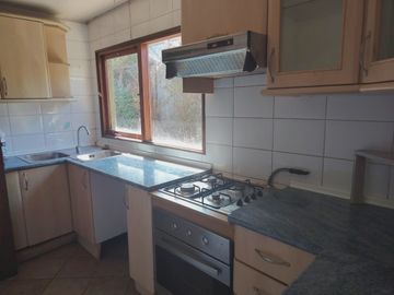 ARRIENDO AMPLIA CASA EN CENTRO TURÍSTICO DE REÑACA