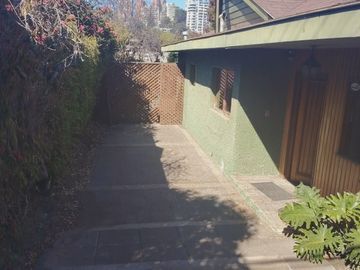 ARRIENDO AMPLIA CASA EN CENTRO TURÍSTICO DE REÑACA