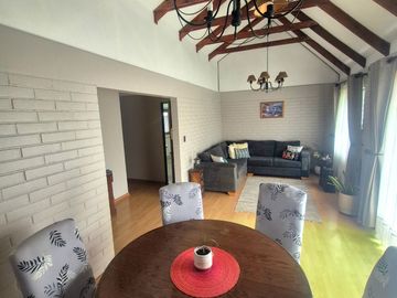 CASA 4 DORMITORIOS EN LA FLORIDA, SECTOR PORTILLO