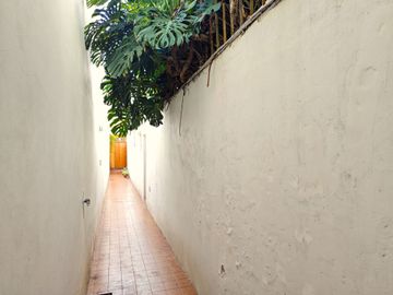 VENTA PH 4 AMBIENTES al frente en FLORES