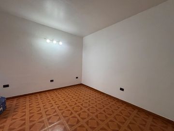 Departamento Tipo Casa en alquiler en Lanus Este