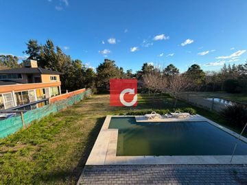 Casa en alquiler c/ cochera en Berisso