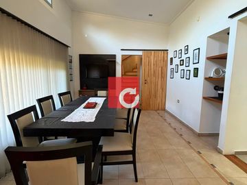 Casa en alquiler c/ cochera en Berisso