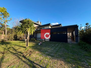 Casa en alquiler c/ cochera en Berisso