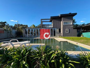 Casa en alquiler c/ cochera en Berisso