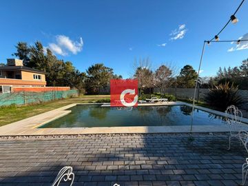 Casa en alquiler c/ cochera en Berisso