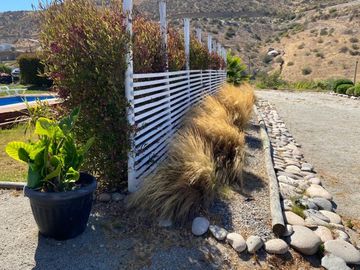 PARCELA REGULARIZADA CON CASA, PISCINA Y FRUTALES – HINOJAL