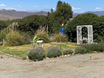 PARCELA REGULARIZADA CON CASA, PISCINA Y FRUTALES – HINOJAL