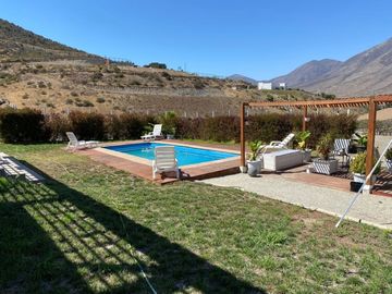 PARCELA REGULARIZADA CON CASA, PISCINA Y FRUTALES – HINOJAL