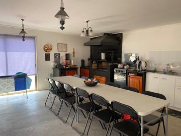 PARCELA REGULARIZADA CON CASA, PISCINA Y FRUTALES – HINOJAL