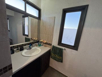 CASA 6 AMBIENTES EN VENTA EN GUAYMALLEN CON PILETA