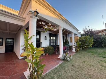 CASA 6 AMBIENTES EN VENTA EN GUAYMALLEN CON PILETA