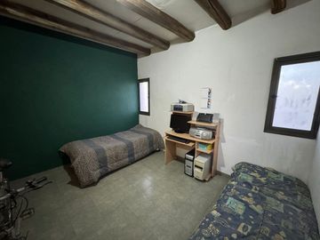 CASA 6 AMBIENTES EN VENTA EN GUAYMALLEN CON PILETA