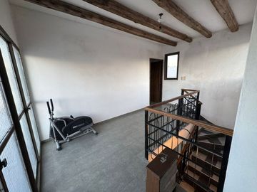 CASA 6 AMBIENTES EN VENTA EN GUAYMALLEN CON PILETA