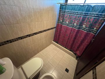 CASA 6 AMBIENTES EN VENTA EN GUAYMALLEN CON PILETA