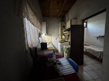 CASA 6 AMBIENTES EN VENTA EN GUAYMALLEN CON PILETA