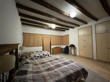 CASA 6 AMBIENTES EN VENTA EN GUAYMALLEN CON PILETA