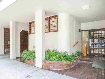 VENTA DEPTO 3 AMB CON PATIO EN COLEGIALES