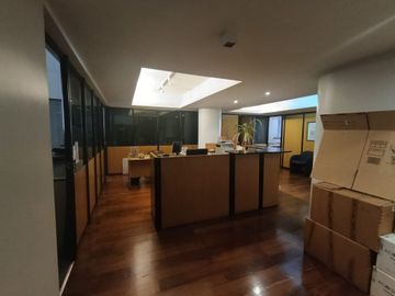 VENTA OFICINA CON COCHERA BELGRANO/ BARRIO CHINO