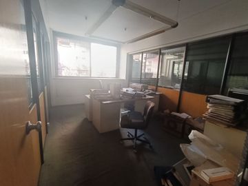 VENTA OFICINA CON COCHERA BELGRANO/ BARRIO CHINO