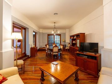 VENTA CASA 3 DORM. COCHERA JARDIN Y PILETA