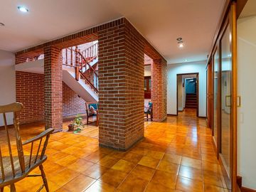 VENTA CASA 3 DORM. COCHERA JARDIN Y PILETA