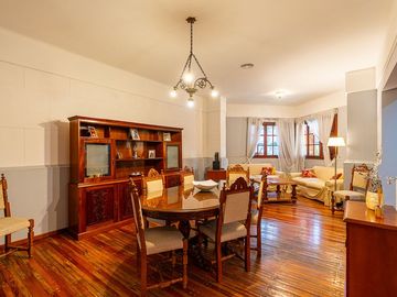 VENTA CASA 3 DORM. COCHERA JARDIN Y PILETA