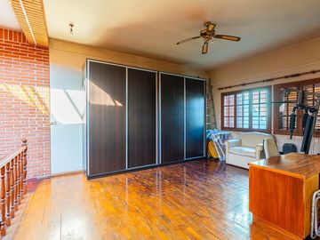 VENTA CASA 3 DORM. COCHERA JARDIN Y PILETA