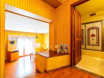VENTA CASA 3 DORM. COCHERA JARDIN Y PILETA