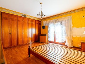 VENTA CASA 3 DORM. COCHERA JARDIN Y PILETA
