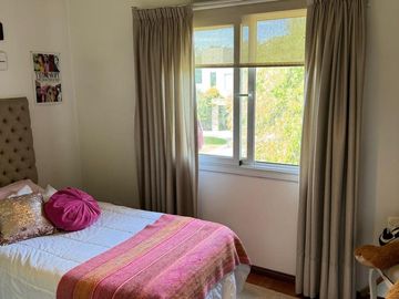 EN VENTA CASA 6 AMB EN BARRIO LA MONTURA - PILAR