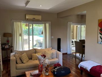 EN VENTA CASA 6 AMB EN BARRIO LA MONTURA - PILAR