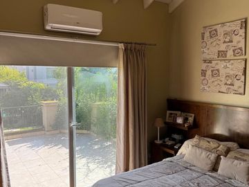 EN VENTA CASA 6 AMB EN BARRIO LA MONTURA - PILAR