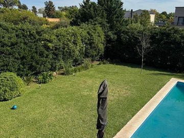 EN VENTA CASA 6 AMB EN BARRIO LA MONTURA - PILAR