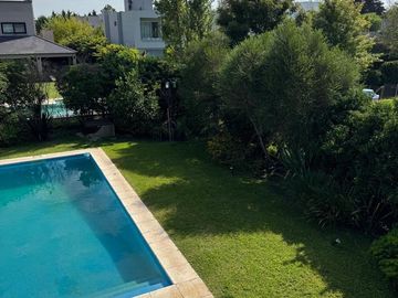 EN VENTA CASA 6 AMB EN BARRIO LA MONTURA - PILAR