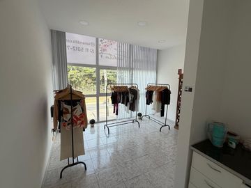 ALQUILER LOCAL/ OFICINA EN CANNING DE 30M²