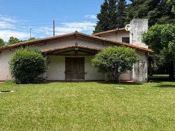 CASA 4 AMB EN VENTA EN PILAR CON PILETA-QUINCHO