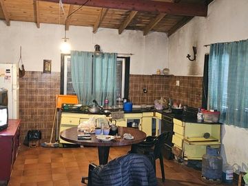 CASA 4 AMB EN VENTA EN PILAR CON PILETA-QUINCHO