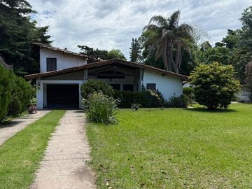 CASA 4 AMB EN VENTA EN PILAR CON PILETA-QUINCHO