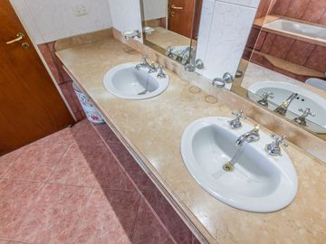 VENTA CABALLITO DEPTO. DÚPLEX 5 AMB C/DOS COCHERAS