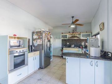 VENTA CABALLITO DEPTO. DÚPLEX 5 AMB C/DOS COCHERAS
