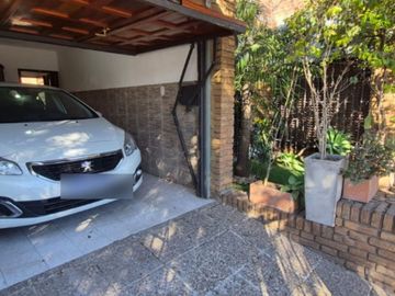 VENTA CASA 6 DORMITORIOS 3 BAÑOS PILETA B AYACUCHO