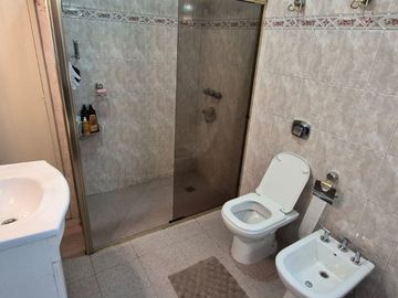 VENTA CASA 6 DORMITORIOS 3 BAÑOS PILETA B AYACUCHO