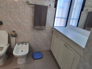 VENTA CASA 6 DORMITORIOS 3 BAÑOS PILETA B AYACUCHO